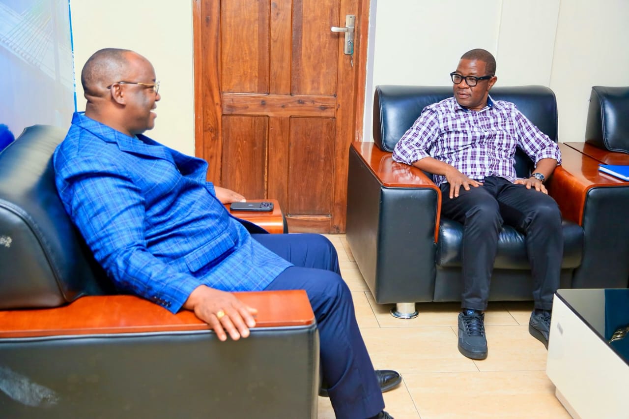 WAZIRI ULEGA AZURU OFISI YA RC MTANDA, AJADILI ATHARI ZA MAFURIKO MWANZA