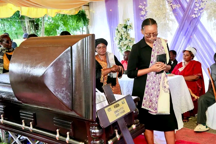 WATUMISHI WA OFISI YA MKUU WA MKOA NA WAKUU WA TAASISI ZA SERIKALI WATOA HESHIMA ZA MWISHO